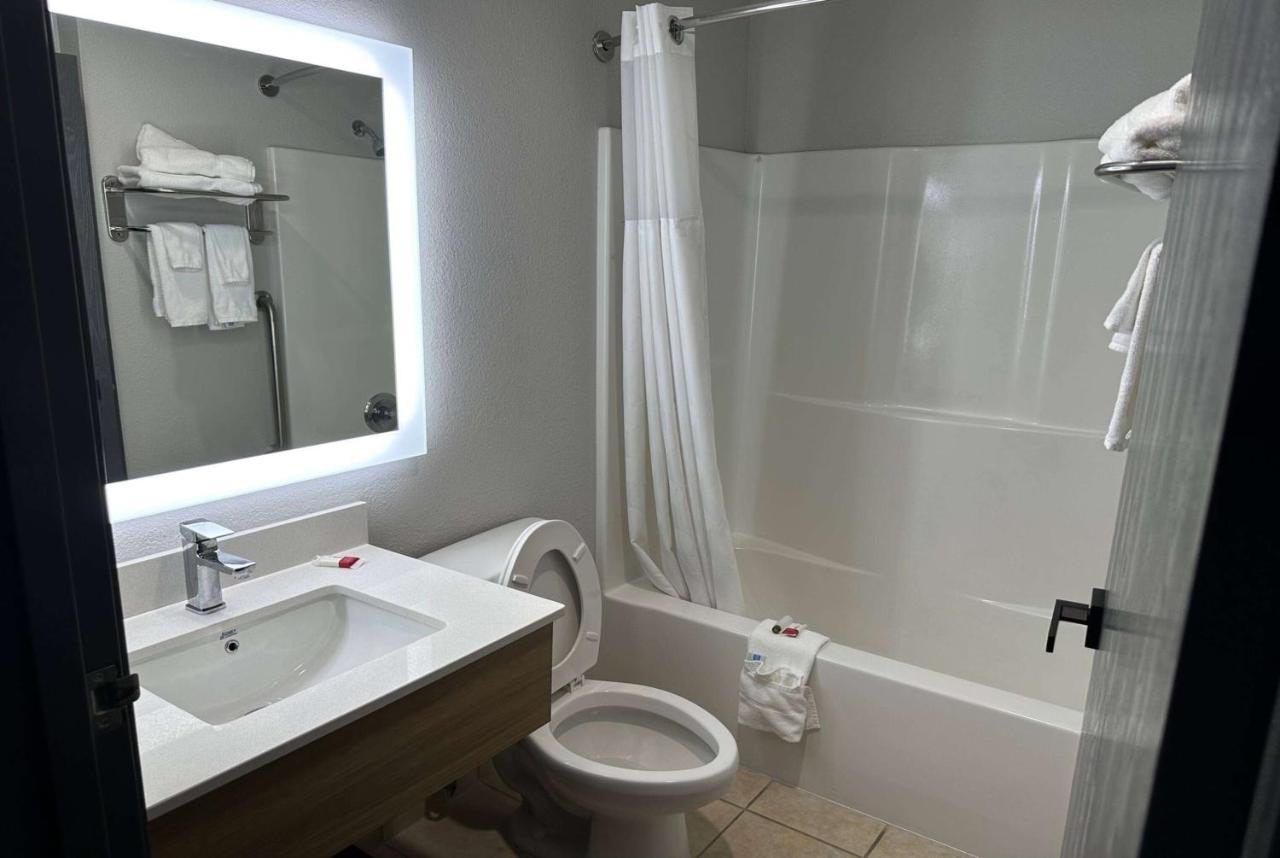 Microtel Inn & Suites By Wyndham Manchester - Newly Renovated Экстерьер фото