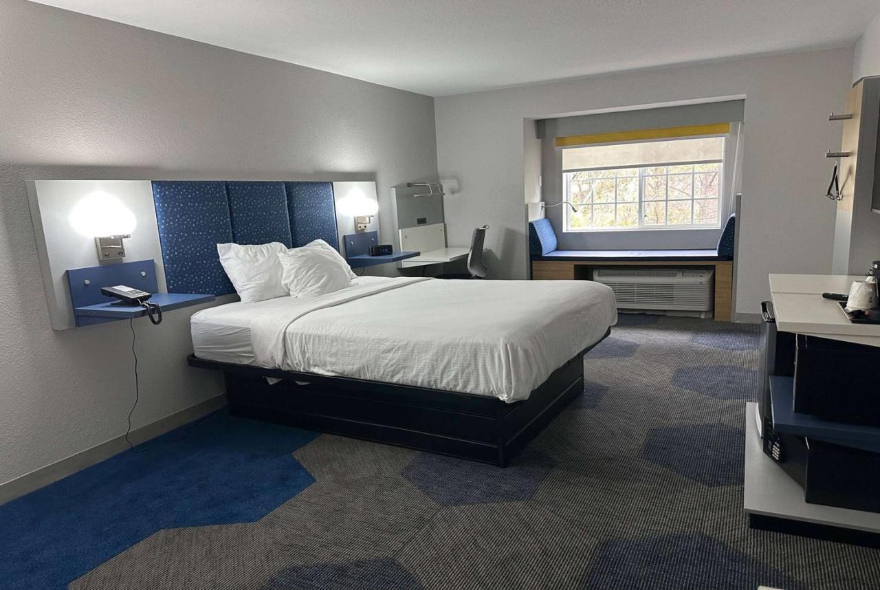 Microtel Inn & Suites By Wyndham Manchester - Newly Renovated Экстерьер фото