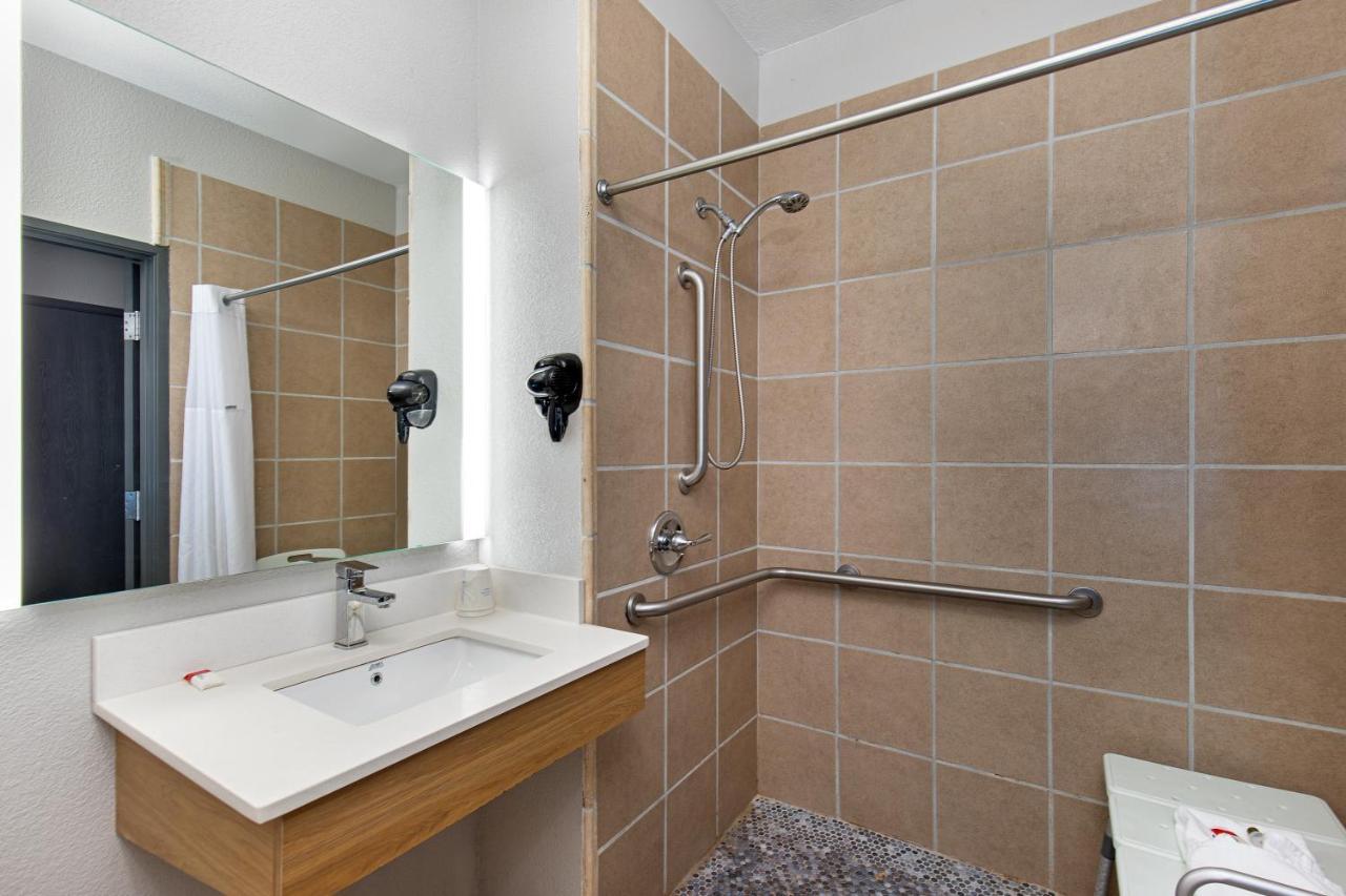 Microtel Inn & Suites By Wyndham Manchester - Newly Renovated Экстерьер фото